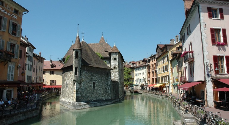 discover-the-charming-of-annecy-en-2