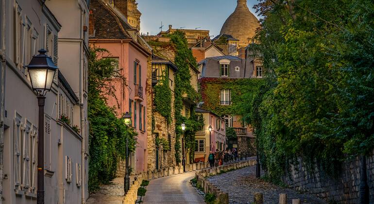 Montmartre mit dem Fahrrad erkunden Bereitgestellt von Red Chamberlain