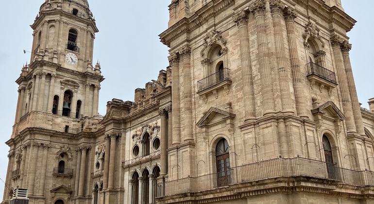 Malaga senza tempo: storia, cultura e monumenti Fornito da Shushan