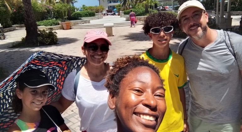 Visite à pied gratuite de Nassau, historique et culturelle Fournie par Christa