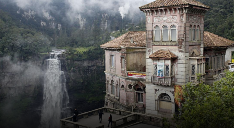 Salto del Tequendama, Museo y Zoológico Santa Cruz