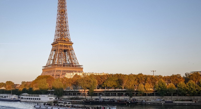 Visita aos monumentos de Paris e passeio de barco no Sena