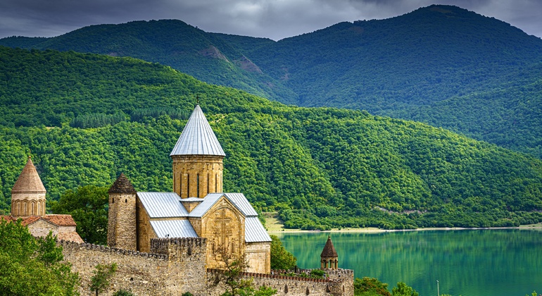 caucasus-mountain-kazbegi-guided-tour-es-2