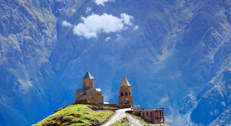 caucasus-mountain-kazbegi-guided-tour-en-9