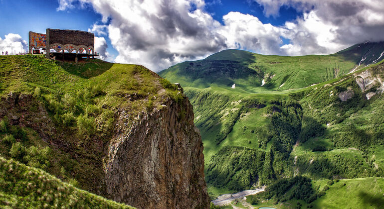 caucasus-mountain-kazbegi-guided-tour-en-11