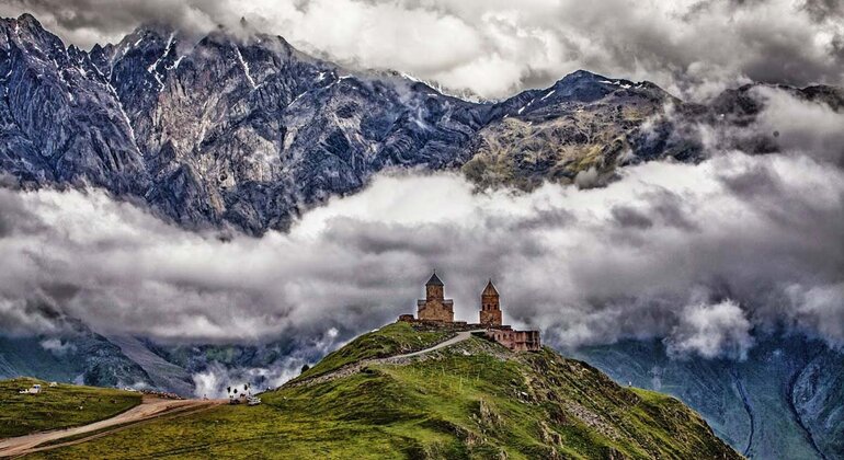 caucasus-mountain-kazbegi-guided-tour-es-13