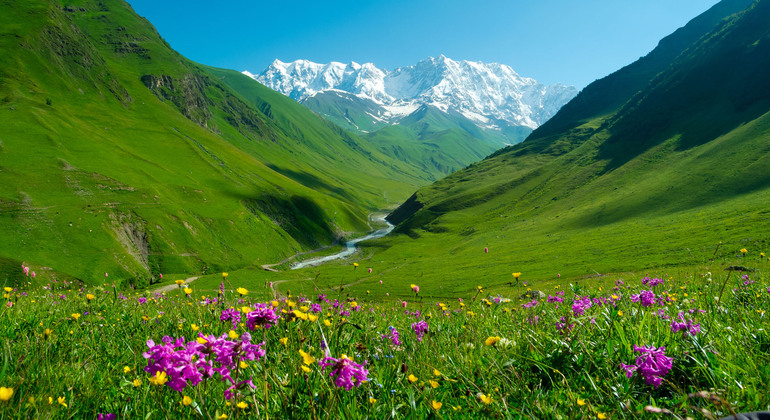 caucasus-mountain-kazbegi-guided-tour-es-14