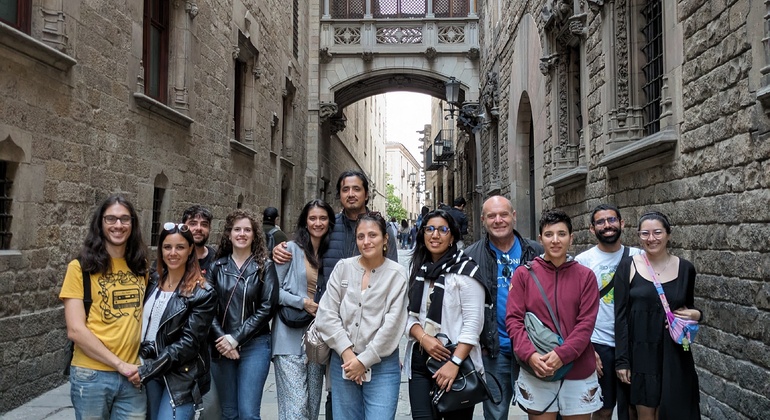 Free Tour por el Casco Antiguo de Barcelona Operado por Smile Tours