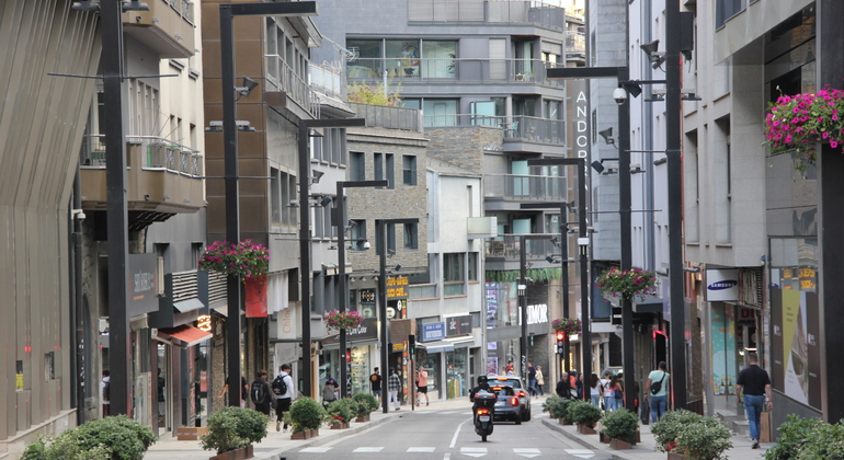 andorra-la-vella-casco-antiguo-eje-comercial-en-10