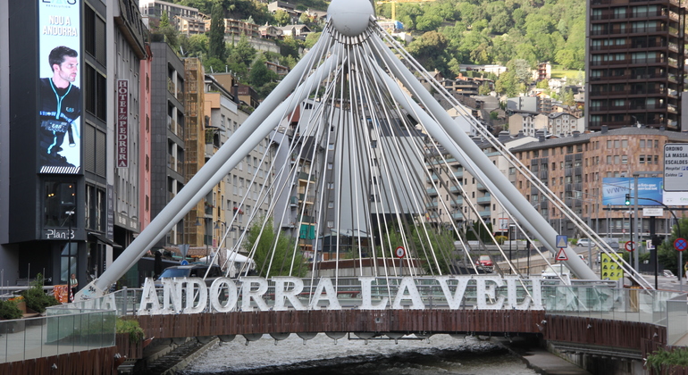 andorra-la-vella-casco-antiguo-eje-comercial-en-12