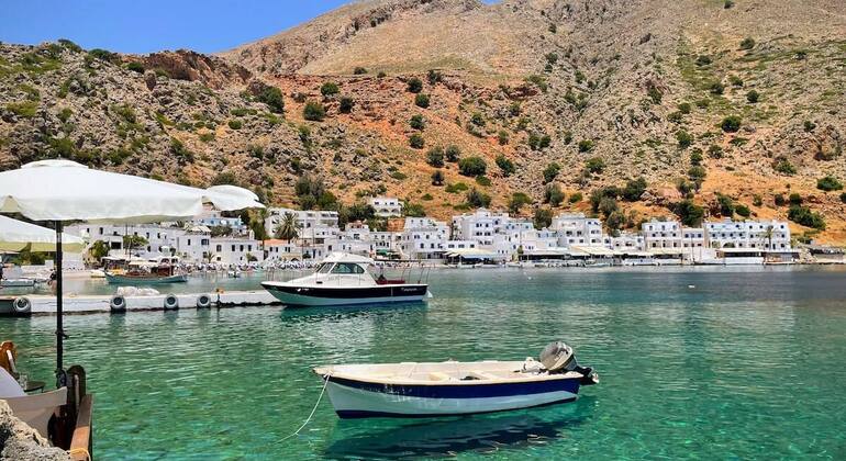 Un voyage étonnant à Loutro, la Santorin crétoise Fournie par Renia