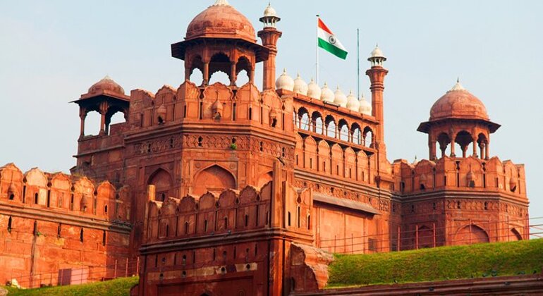 Kulinarische Köstlichkeiten und historische Schlucke in Delhi