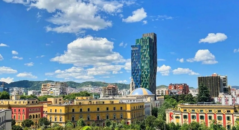 Découvrez les merveilles de Tirana avec Eleni Fournie par Eleni