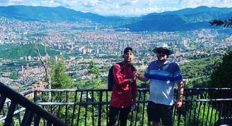 Guía Turístico Bilingüe en Medellín Colombia — #1