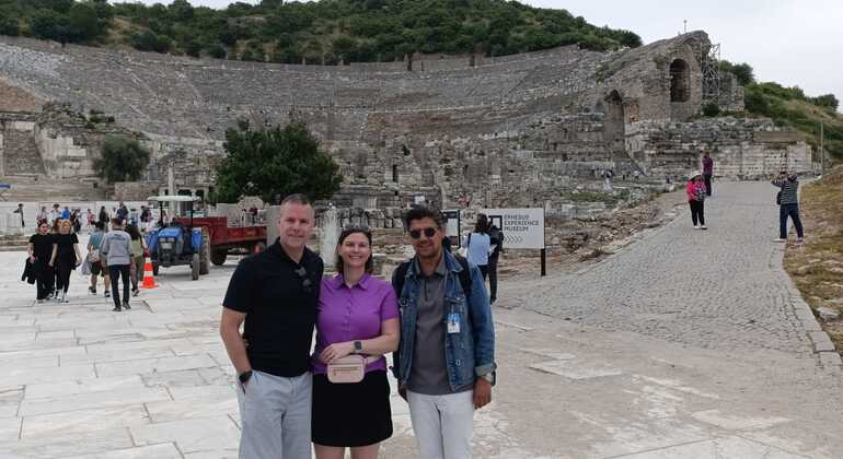 small-group-adventure-in-ephesus-es-1