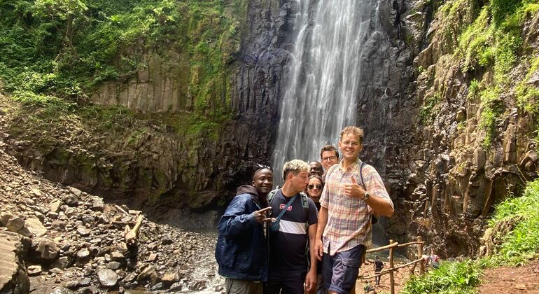 Experiencia de Senderismo y Recorrido por el Café en la Cascada Materuni