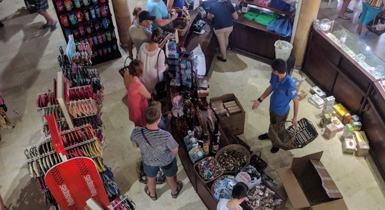 free-punta-cana-shopping-tasting-experience-en-12