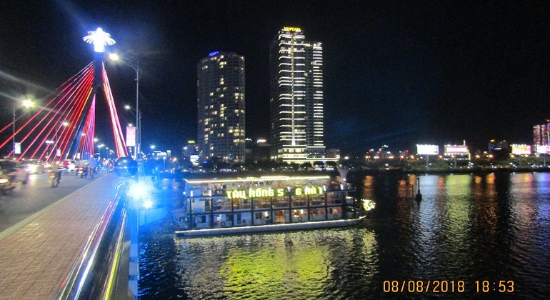 danang-night-city-tour--han-cruise-aodai-rider-en-3