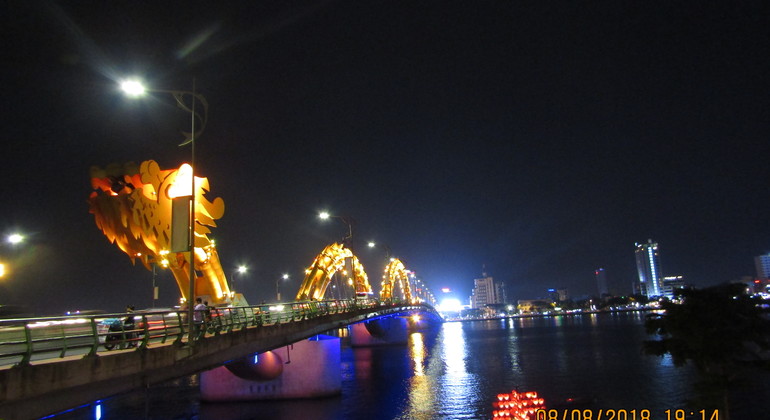 danang-night-city-tour--han-cruise-aodai-rider-en-6