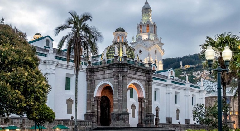 Visite de la ville de Quito et de la ligne de l'équateur Fournie par Franklin Vinansaca