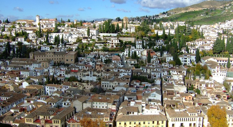 Granada in Gänze: Geschichte, Ecken und Ansichten Bereitgestellt von Jose Antonio