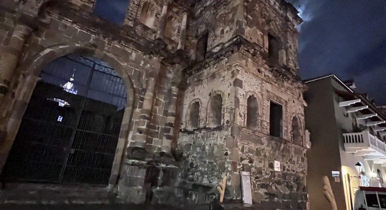 Visite du quartier colonial et escapade nocturne avec un gentleman local