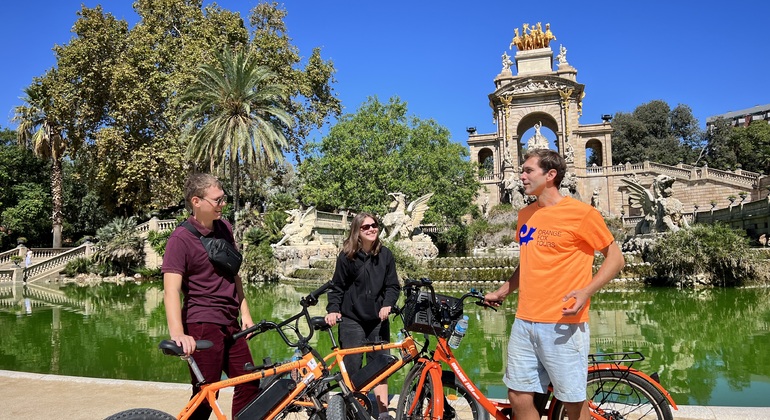 Barcelona: City Highlights Tour by Bike/e-Bike with Local Guide Provided by ORANGE FOX S.L.