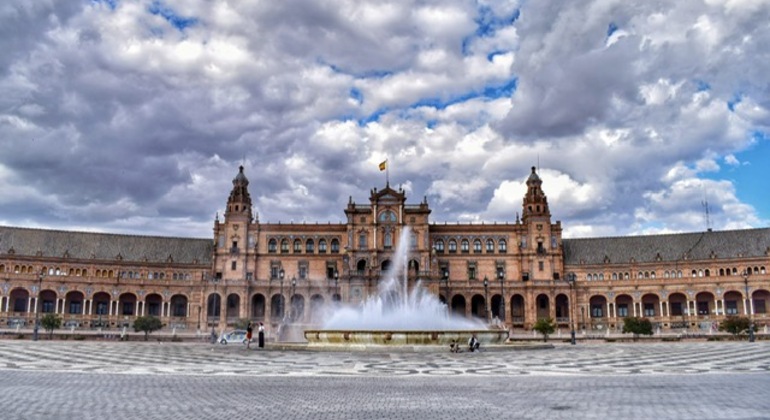 Free Tour por Sevilla a través de sus Plazas Operado por Giraldillo tours