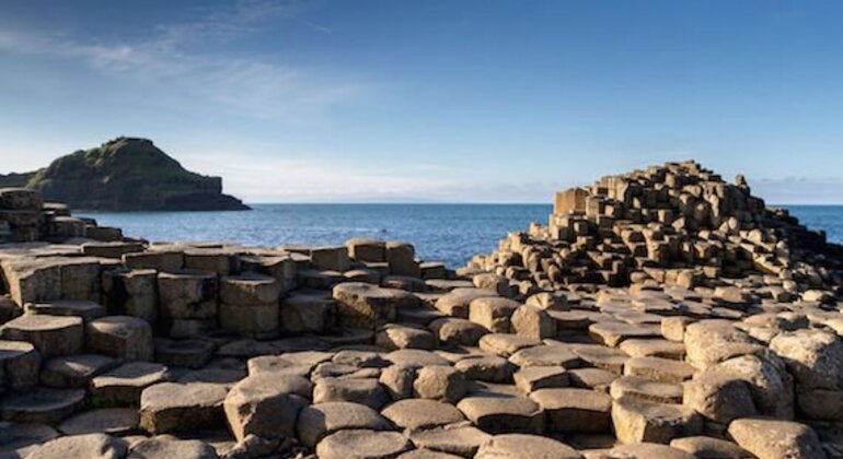 Giant's Causeway and Titanic Distillery whiskey tour from Dublin