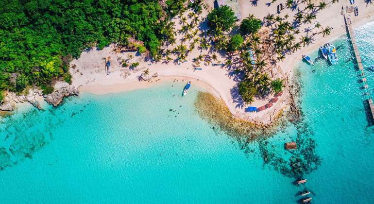 Aventura de catamarã na ilha de Saona Organizado por Ricardo Beltre Rosa