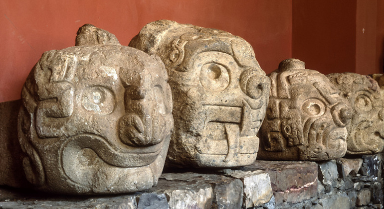 chavin-ruins-the-pre-inca-citadel-lake-querococha-en-3