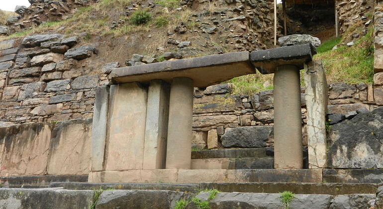 chavin-ruins-the-pre-inca-citadel-lake-querococha-en-6