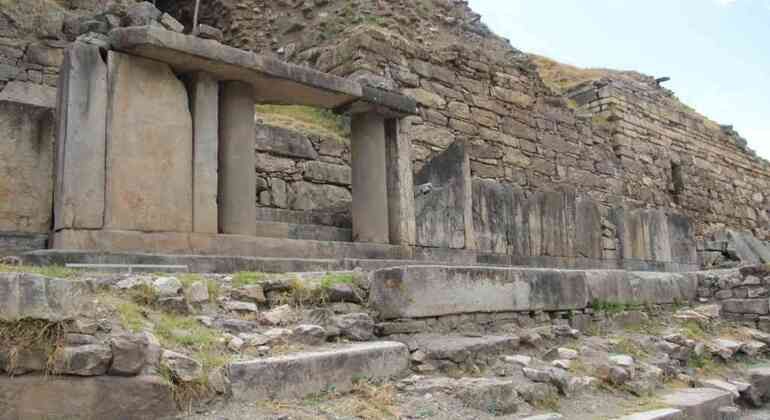 chavin-ruins-the-pre-inca-citadel-lake-querococha-en-8