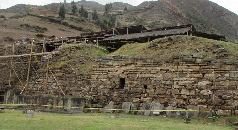 chavin-ruins-the-pre-inca-citadel-lake-querococha-en-11