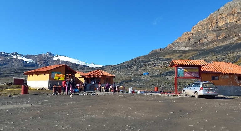 hike-to-the-stunning-pastoruri-glacier-en-4