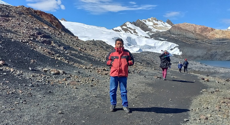 hike-to-the-stunning-pastoruri-glacier-en-7