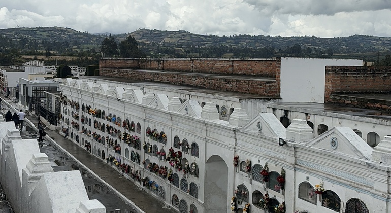 descubre-las-lajas-el-cementerio-de-tulcan-es-1