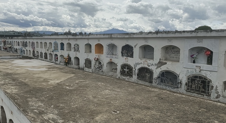 descubre-las-lajas-el-cementerio-de-tulcan-es-8