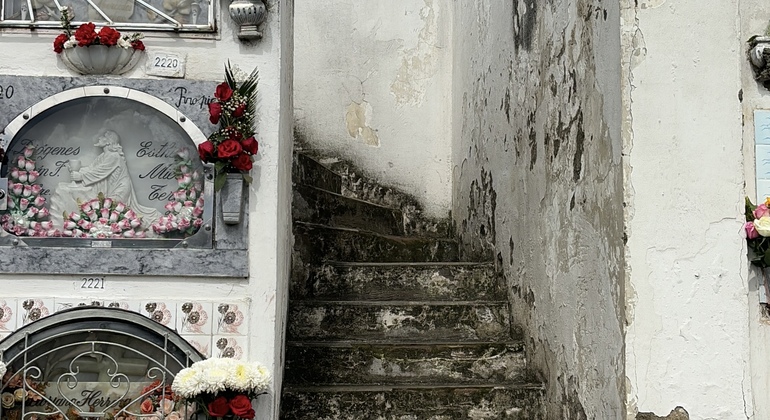 descubre-las-lajas-el-cementerio-de-tulcan-es-13