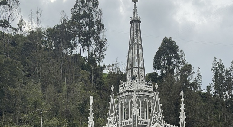 descubre-las-lajas-el-cementerio-de-tulcan-es-19