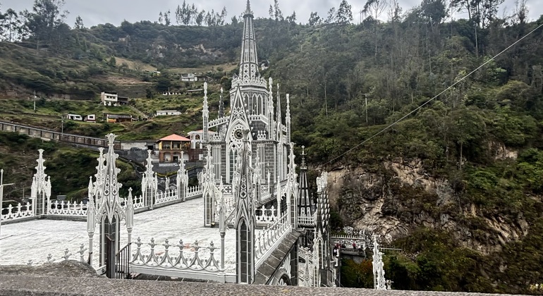 descubre-las-lajas-el-cementerio-de-tulcan-es-24