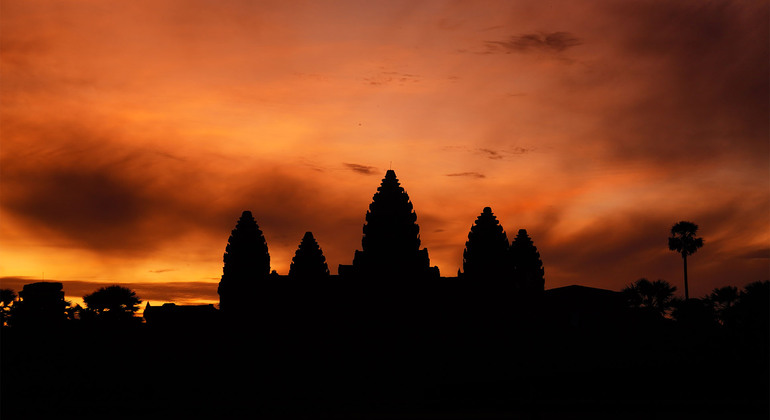 Private Sunrise Tour of Angkor Wat Provided by Chanret Loch