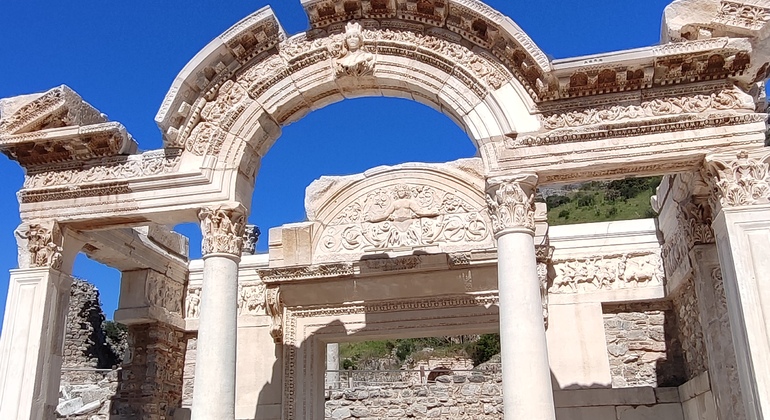 explore-the-unique-city-of-ephesus-es-2