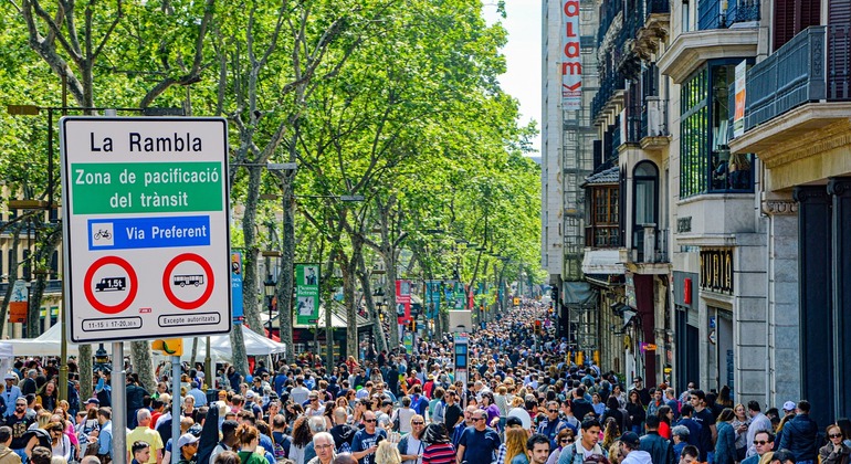 Free Tour of Barcelona's Old Town Provided by Cesar