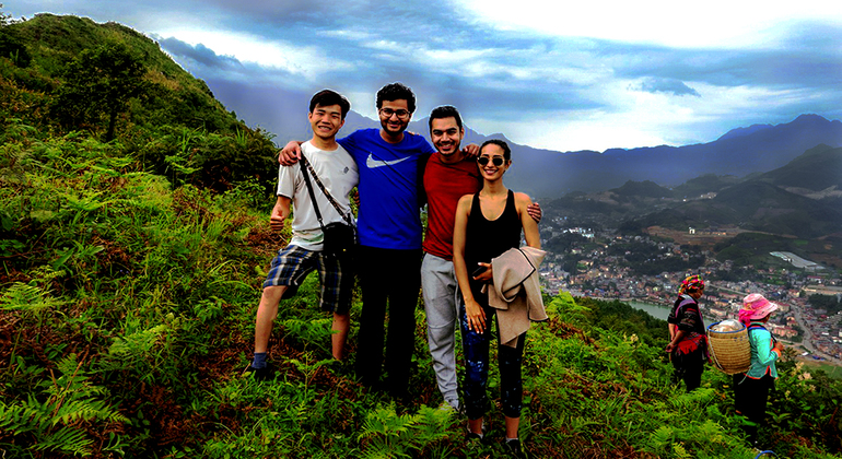 Trekking de montaña por las terrazas de arroz y pueblos