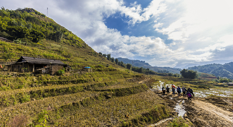 mountain-trekking-to-rice-terraced-fields-and-villages-en-7