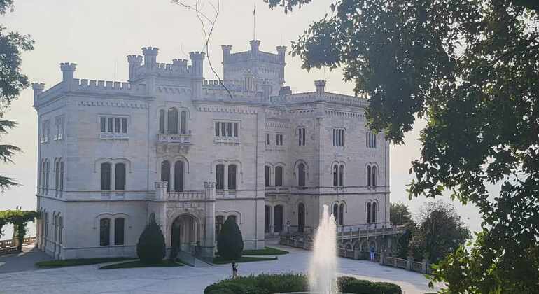 miramare-the-most-romantic-beautiful-sad-castle-es-9