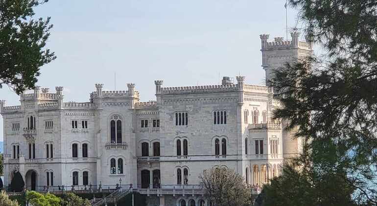 miramare-the-most-romantic-beautiful-sad-castle-es-10