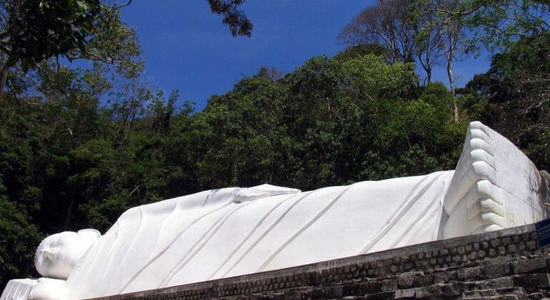 mui-ne-day-to-ta-cu-mountain-cable-car-lying-buddha-en-5