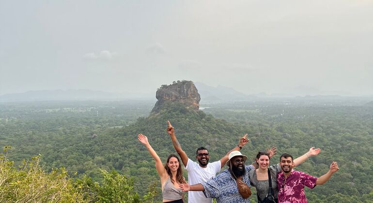 Excursión de un Día a Sigiriya en Tuk-Tuk Operado por SkyFeather Holidays